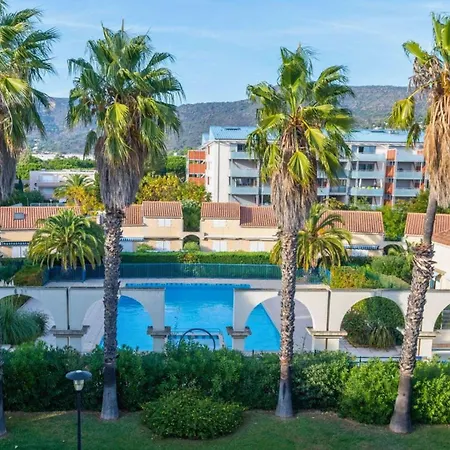 Cabine- Piscine- Proche Plages Et Commerces Apartment Le Lavandou