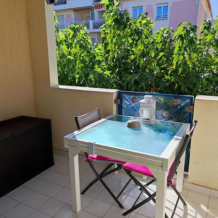 Cabine- Piscine- Proche Plages Et Commerces Apartment Le Lavandou